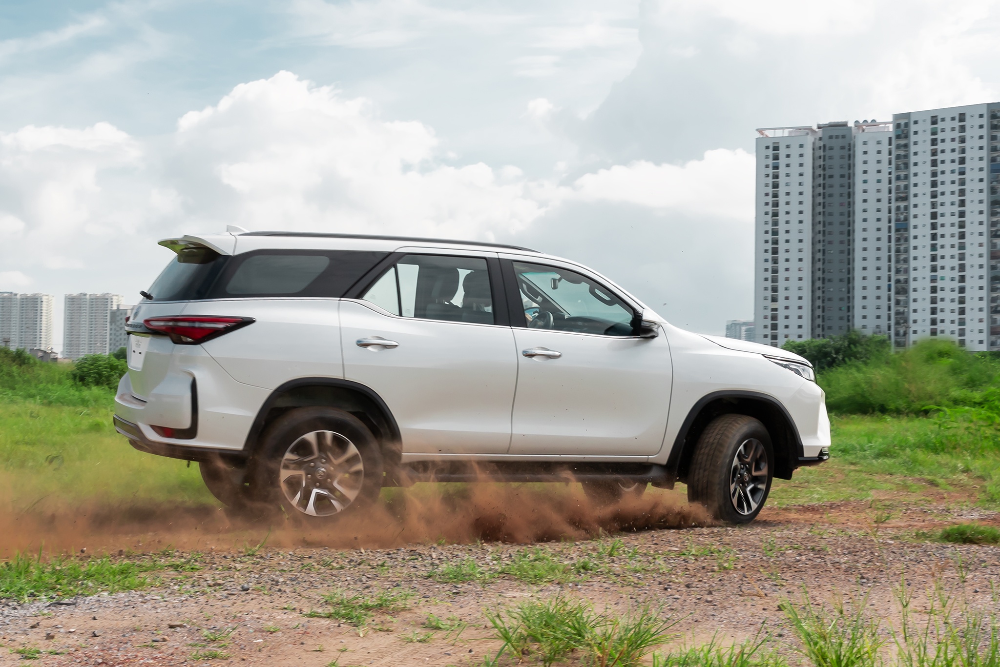 Toyota Fortuner Legender  ảnh 7 Toyota Fortuner Legender anh 7
