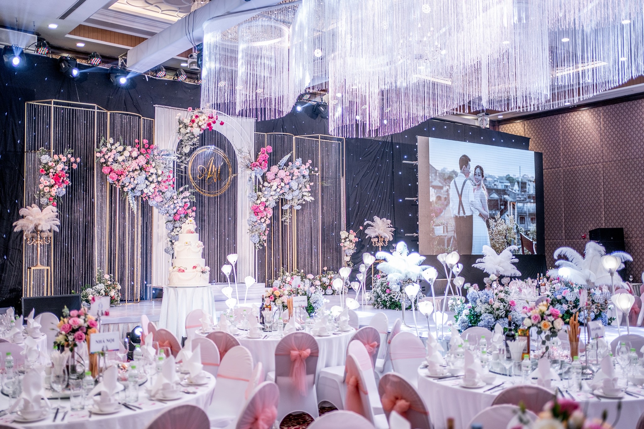 trung tam hoi nghi anh 9