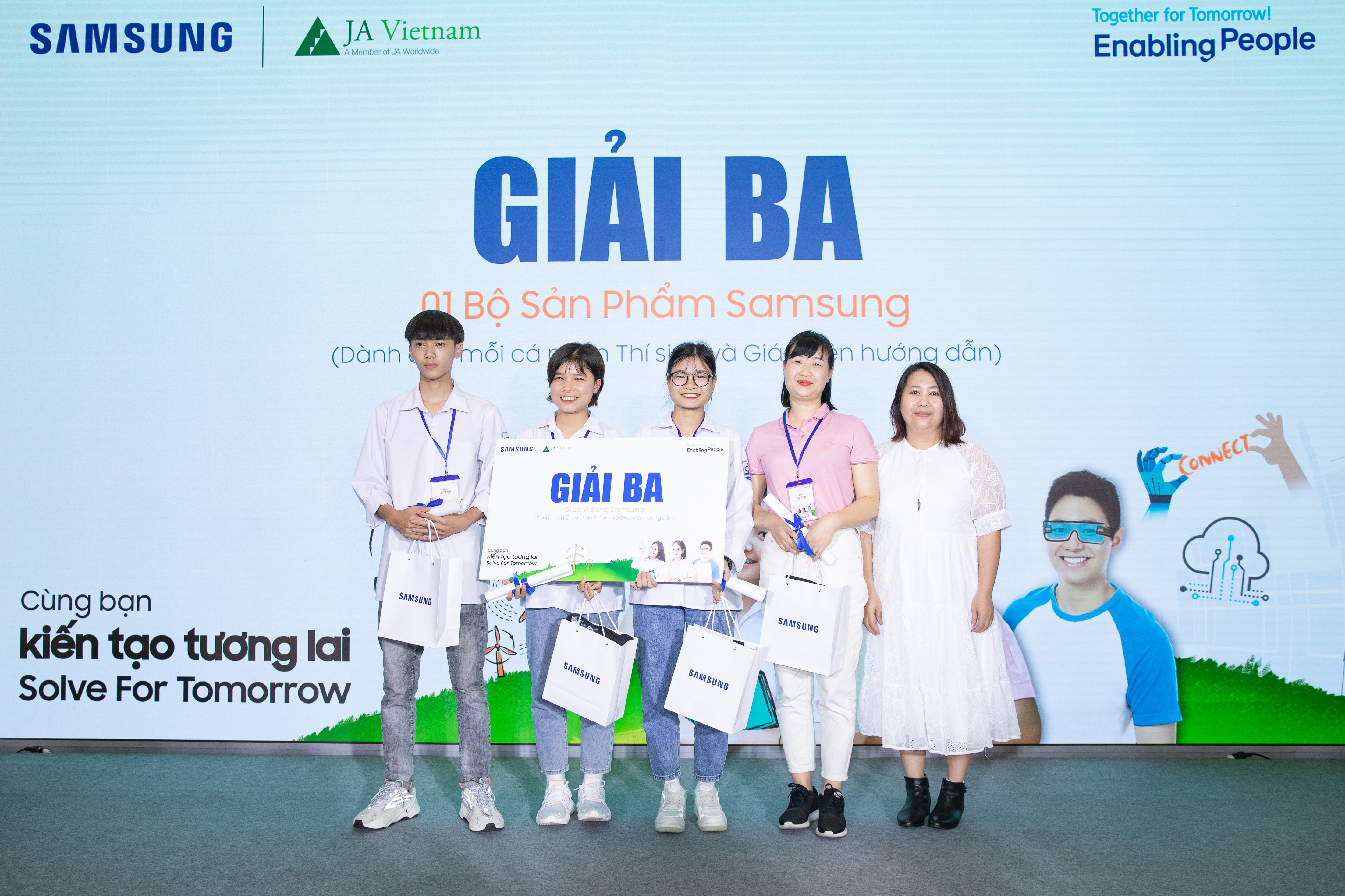 Samsung dong hanh nguoi tre,  hoc sinh ung dung cong nghe giai quyet van de,  robot tham do thang SFT 2020 anh 5