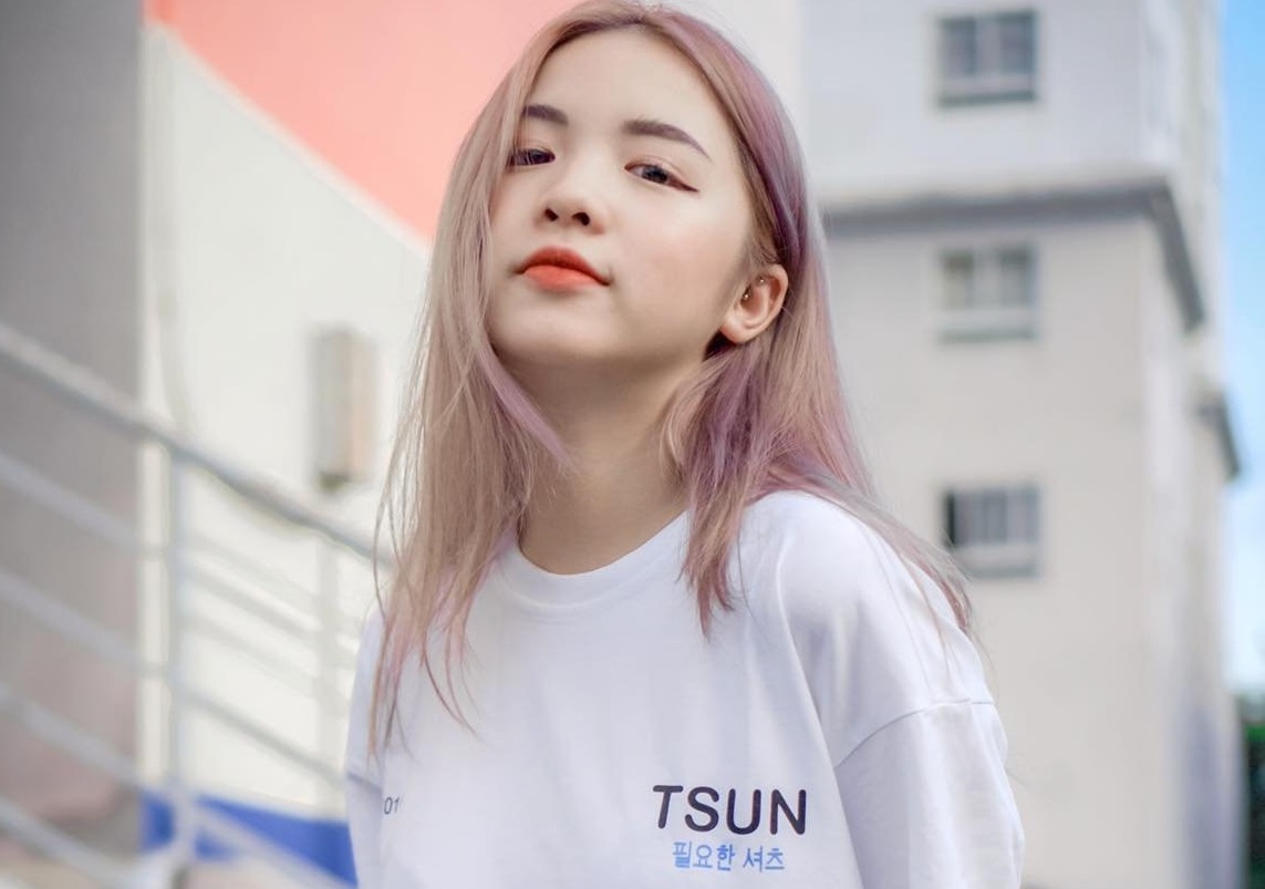 The hien chat toi qua trang phuc duong pho Tsun hinh anh