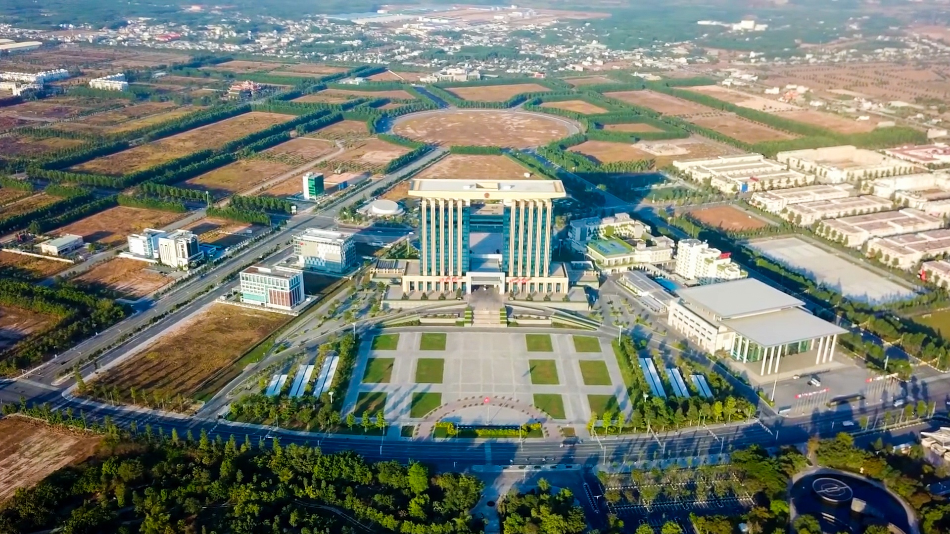 Binh Duong hap dan gioi dau tu bat dong san hinh anh