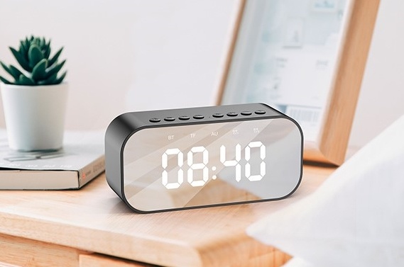 8 phu kien hi-tech trang tri khong gian song dip Noel hinh anh