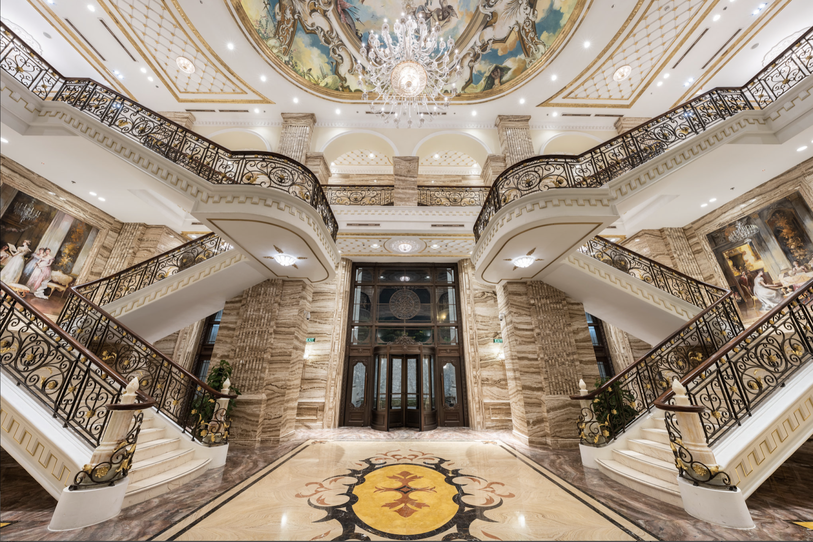 Tan Hoang Minh dau tu cho D'. Palais Louis den muc nao? hinh anh