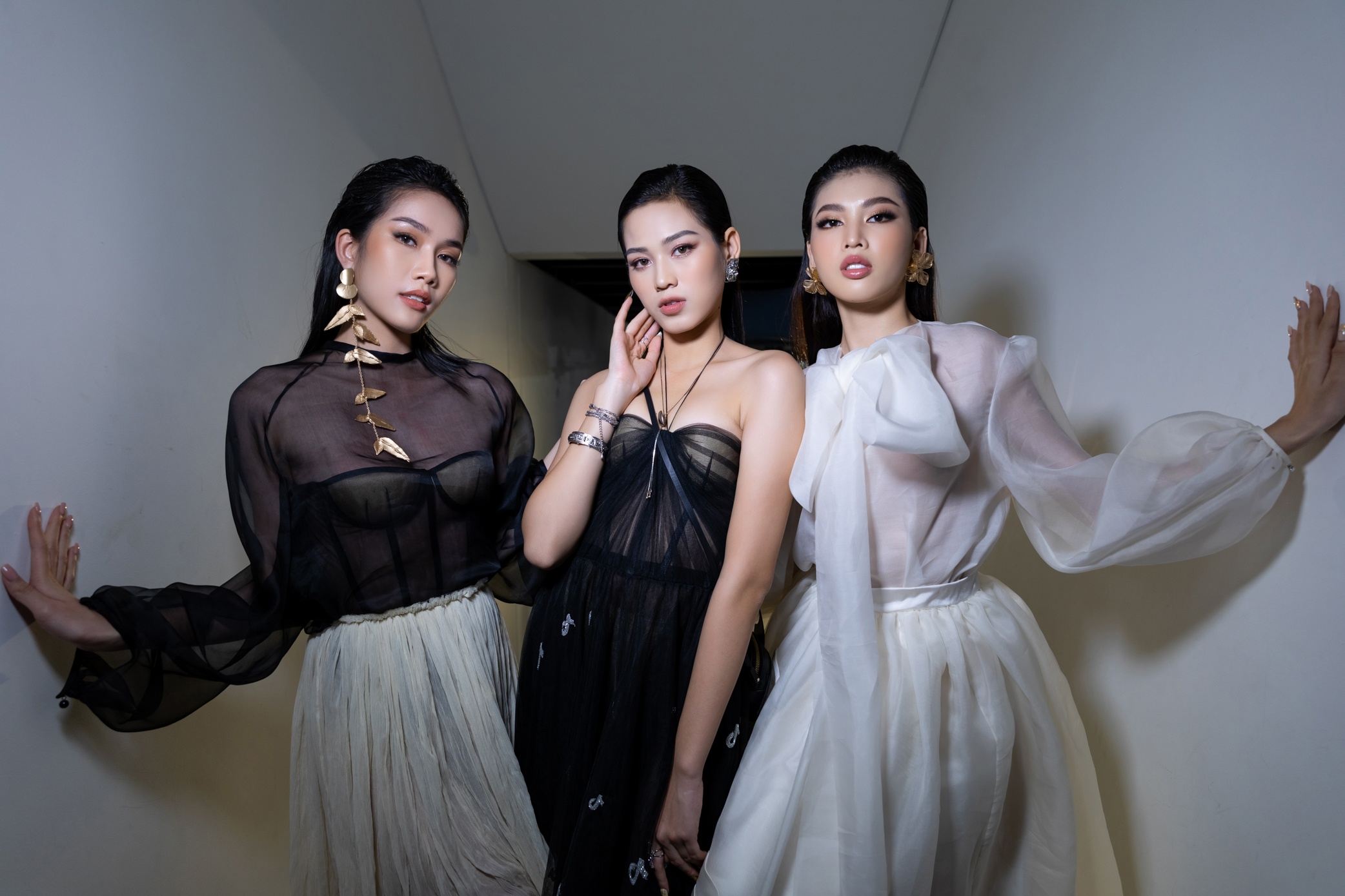 NTK Tran Hung ket hop Pang My Nguyen dua nghe thuat nail len san dien hinh anh