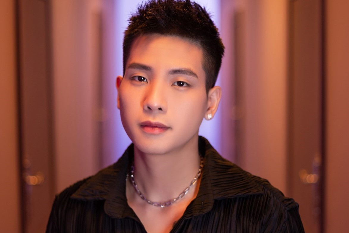 Ve dien trai cua Quan A.P tren san khau ZMA 2020 hinh anh