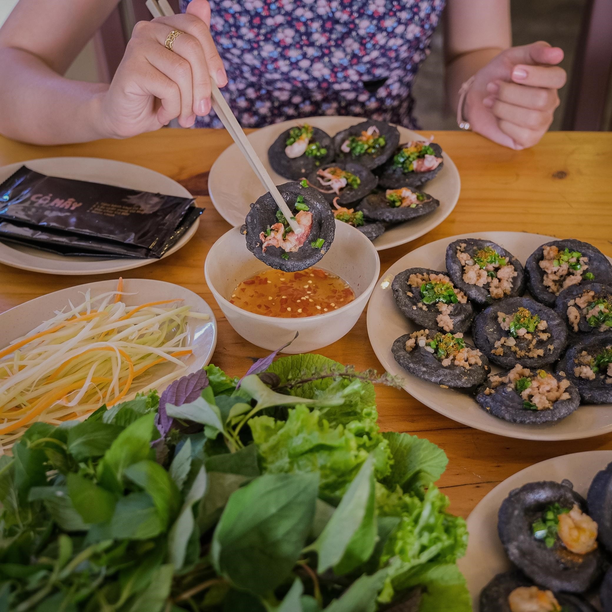 Banh khot Co May anh 1