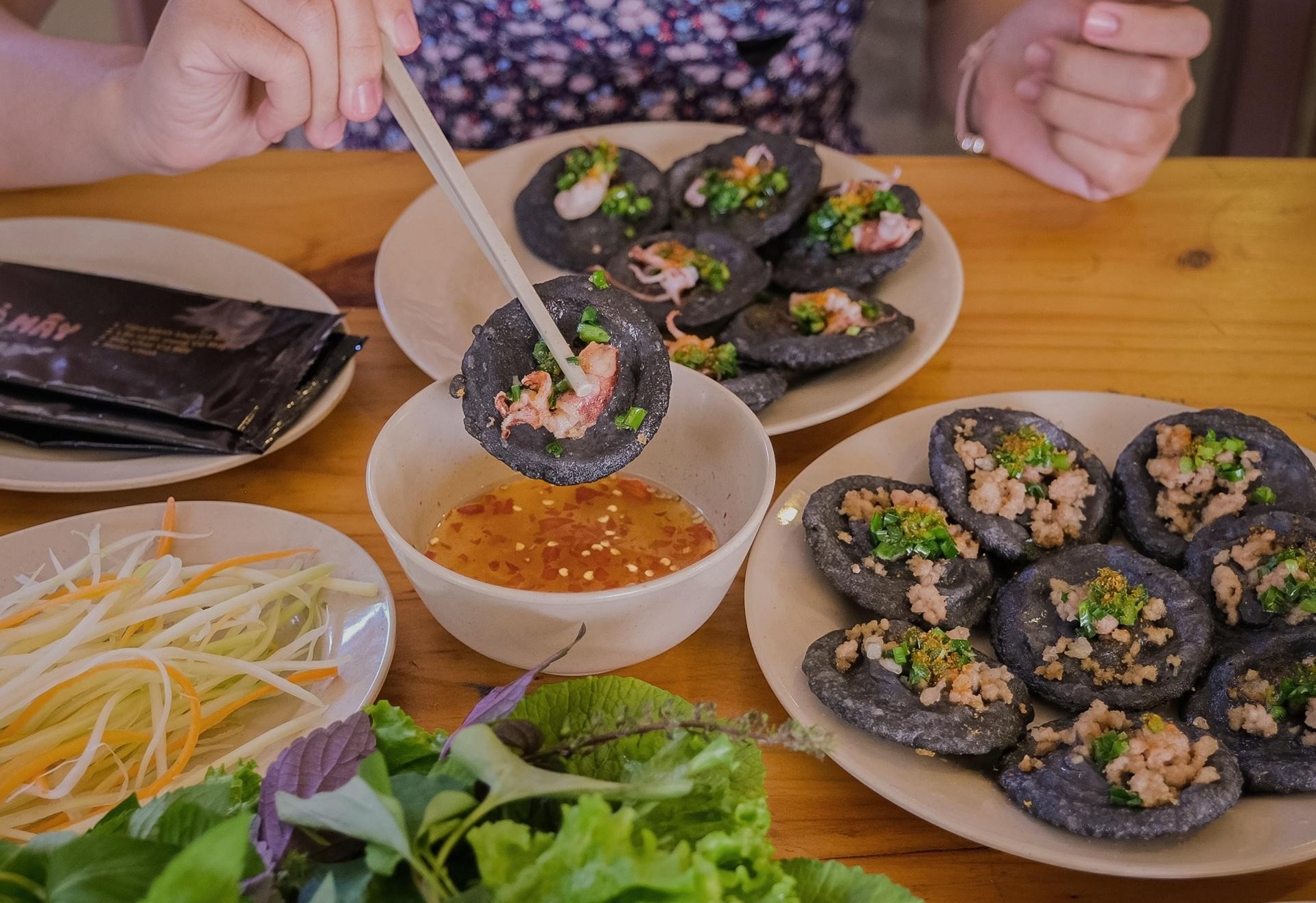 Ghe Vung Tau an thu banh khot than tre hinh anh