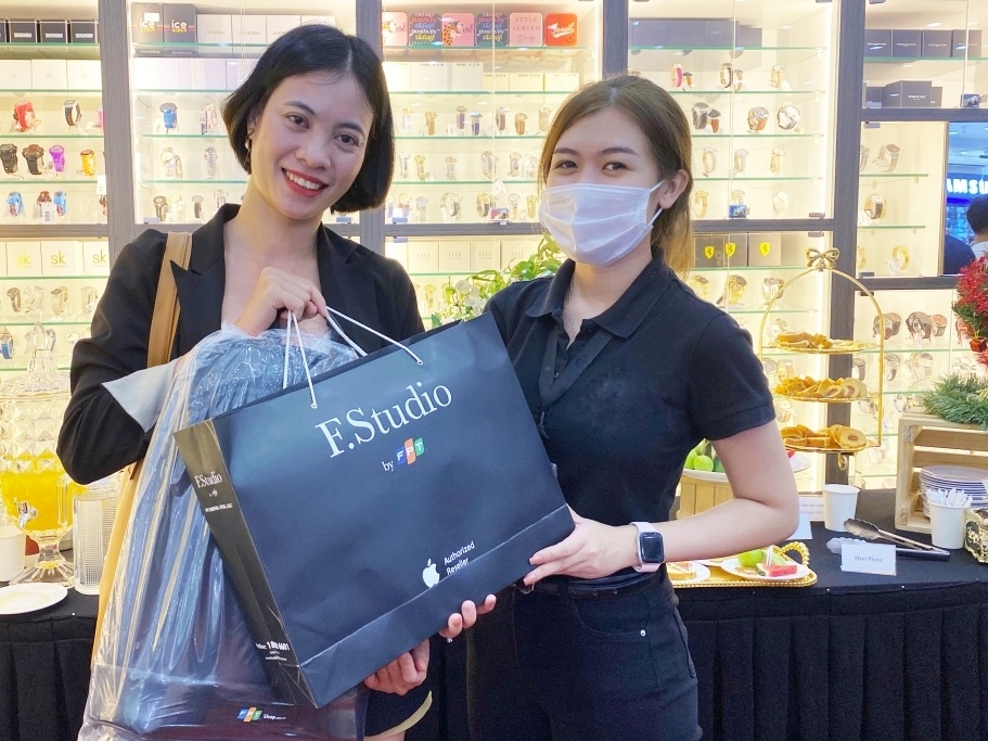 MacBook M1 chay hang trong 2 gio mo ban hinh anh