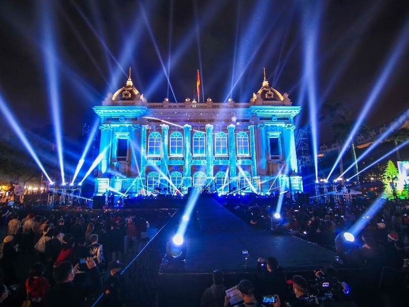 VNPT Pay mang khong khi Giang sinh toi hang nghin khan gia Ha Noi hinh anh