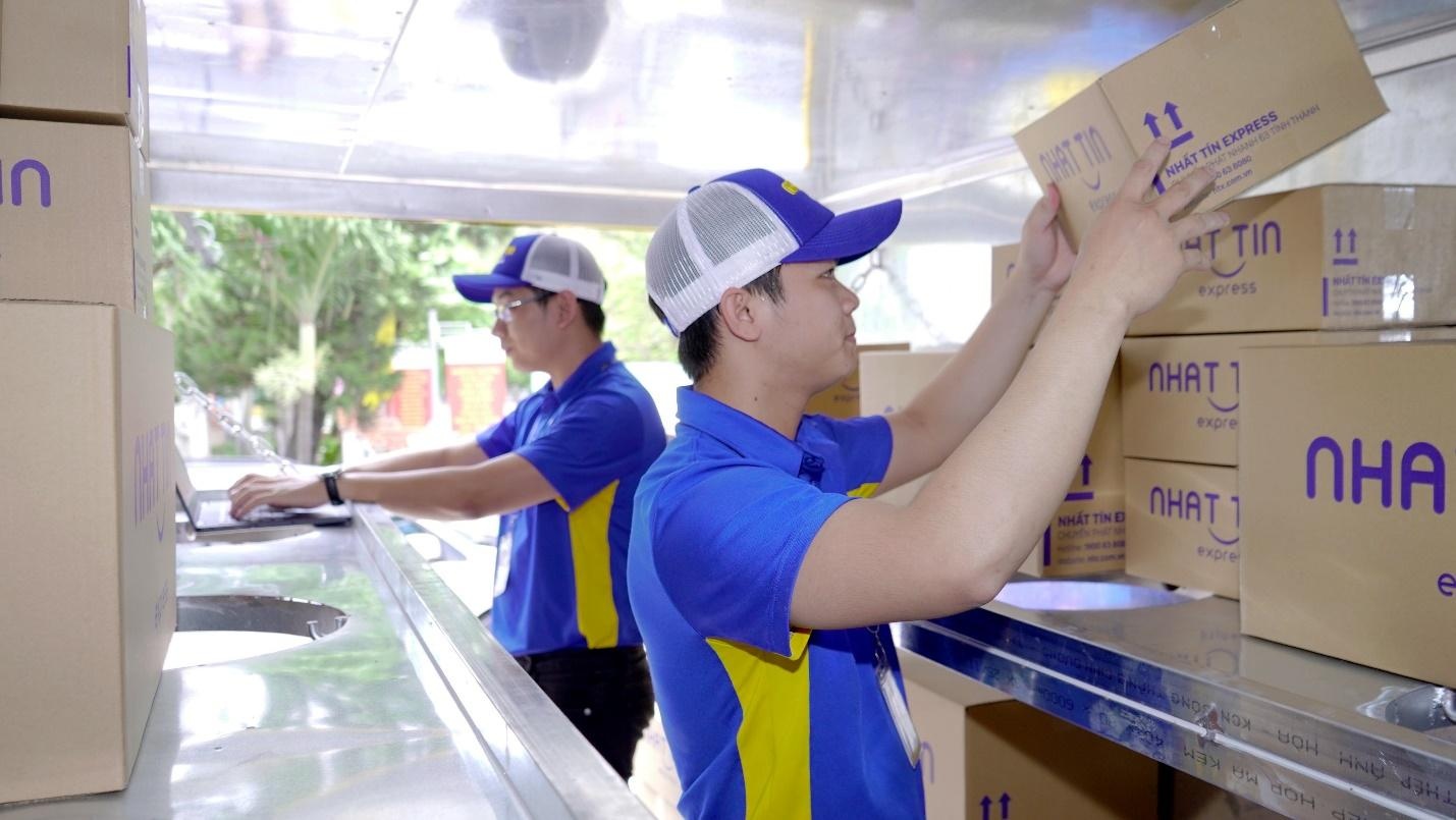 Ra mat thuong hieu chuyen phat nhanh Nhat Tin Express hinh anh