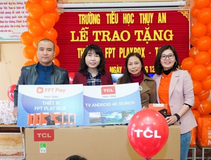 TCL trao 100 TV cho cac truong hoc qua du an 'Rap phim truong em' hinh anh