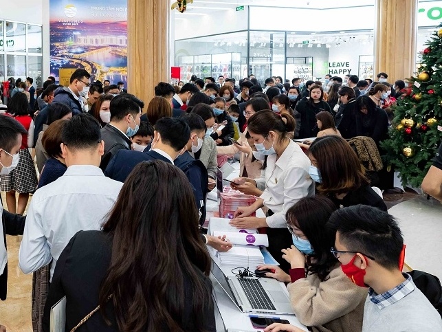 Hang nghin khach hang tham quan can ho mau dong Ruby cua Vinhomes hinh anh