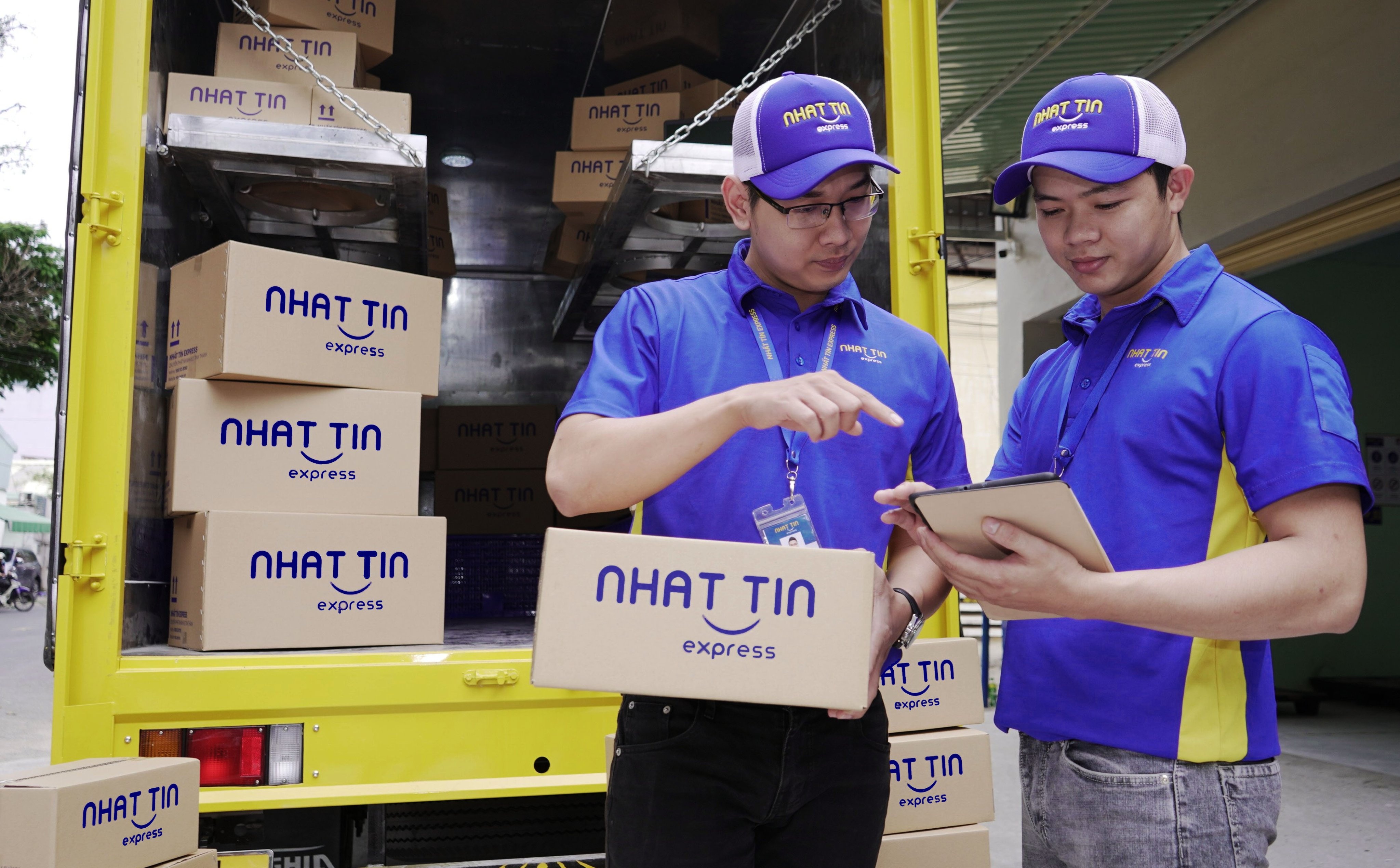 Mo hinh 'buu cuc di dong' moi la cua Nhat Tin Express hinh anh