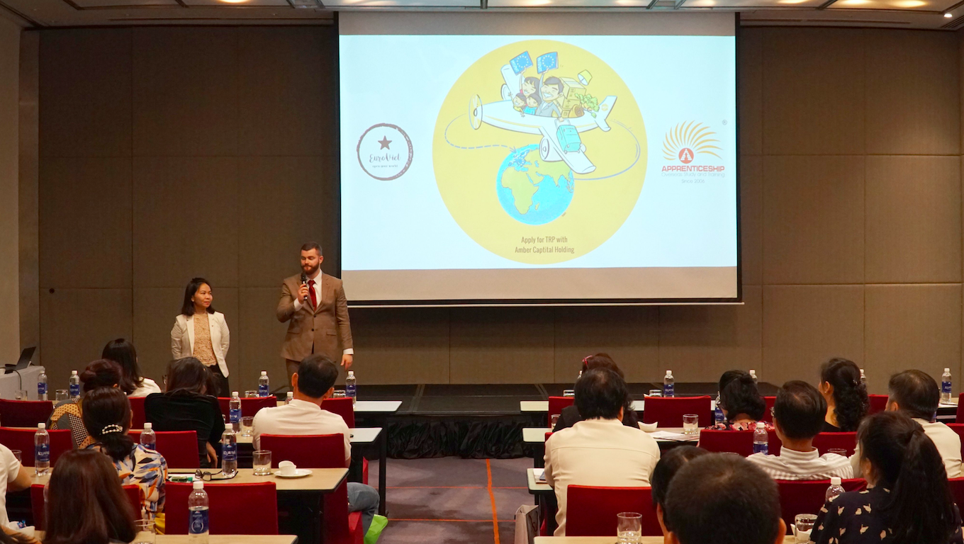 dinh cu chau Au anh 1