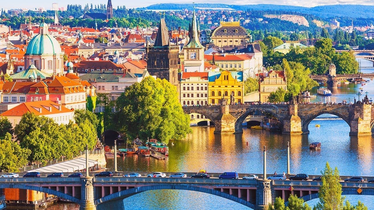 Tap doan Amber Capital Holding ho tro nguoi Viet dinh cu chau Au hinh anh