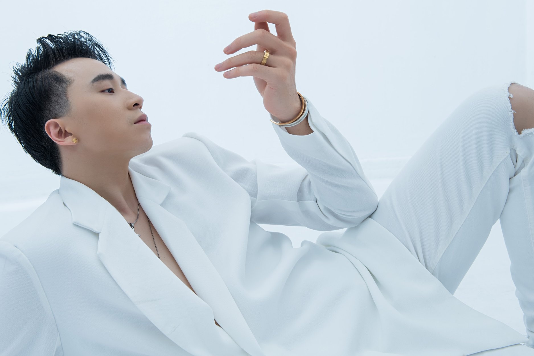 Karik se bieu dien trong buoi ra mat Oppo Reno5 hinh anh