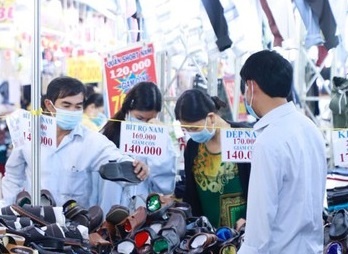 Mua sam hang Viet tai hoi cho xuc tien tieu dung 2020 hinh anh