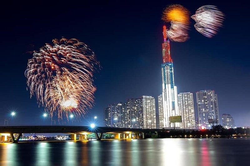 Trai nghiem don nam moi tai khach san cao nhat Dong Nam A hinh anh