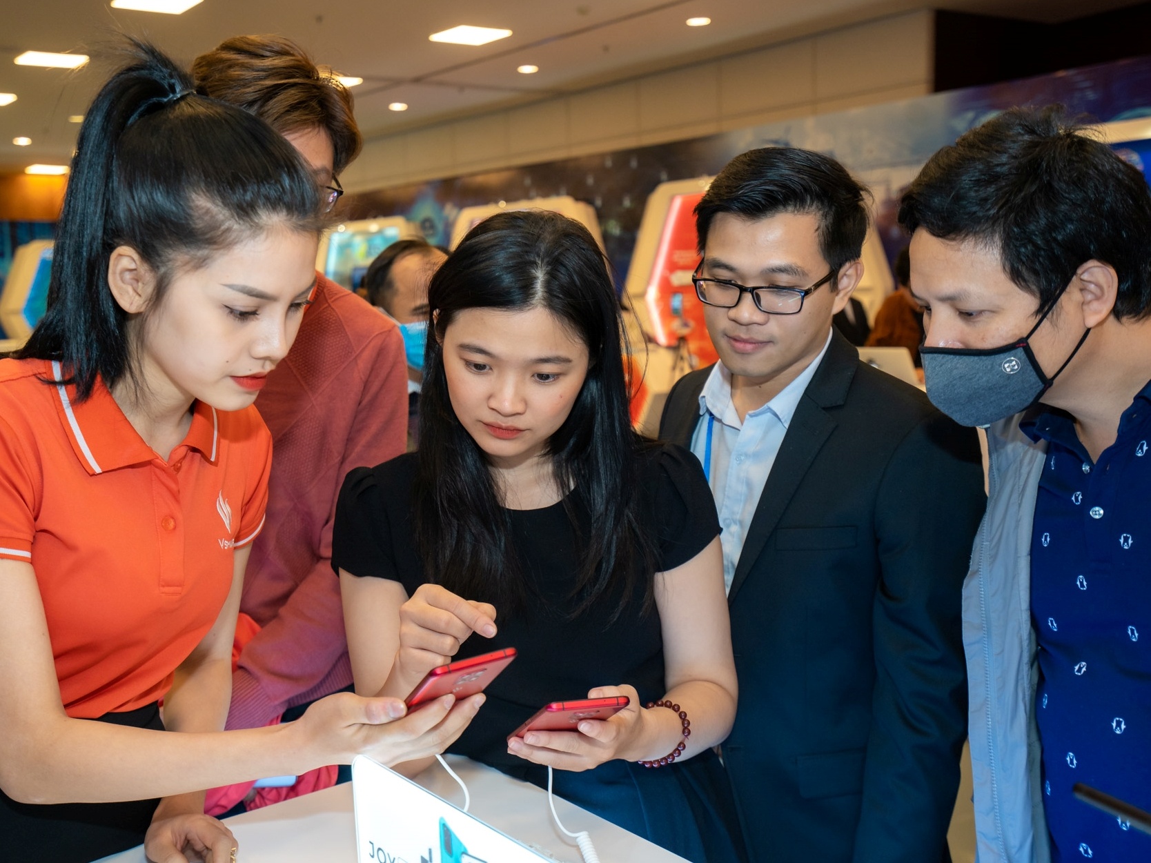 Hanh trinh 2 nam lam chu cong nghe cua VinSmart hinh anh