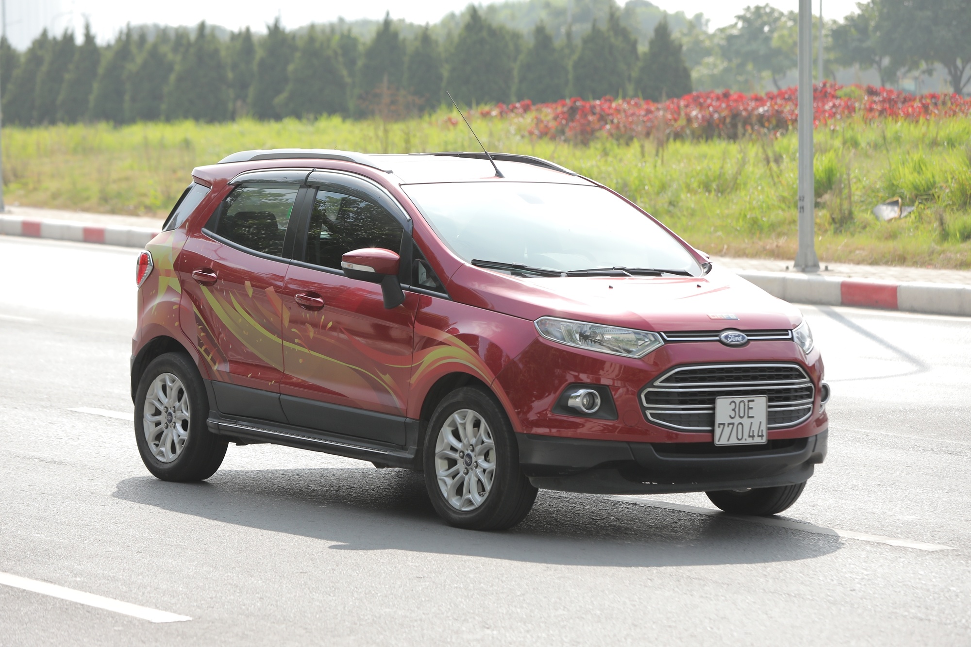 Nhung bo suu tap decal lam bat ca tinh mau SUV do thi hinh anh