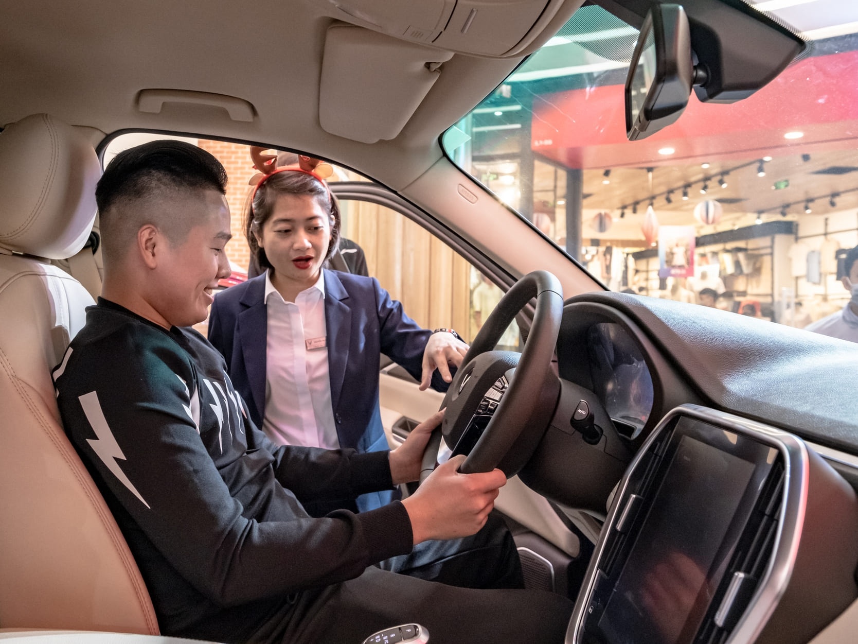 Nhung thay doi tich cuc cua nguoi mua oto VinFast hinh anh