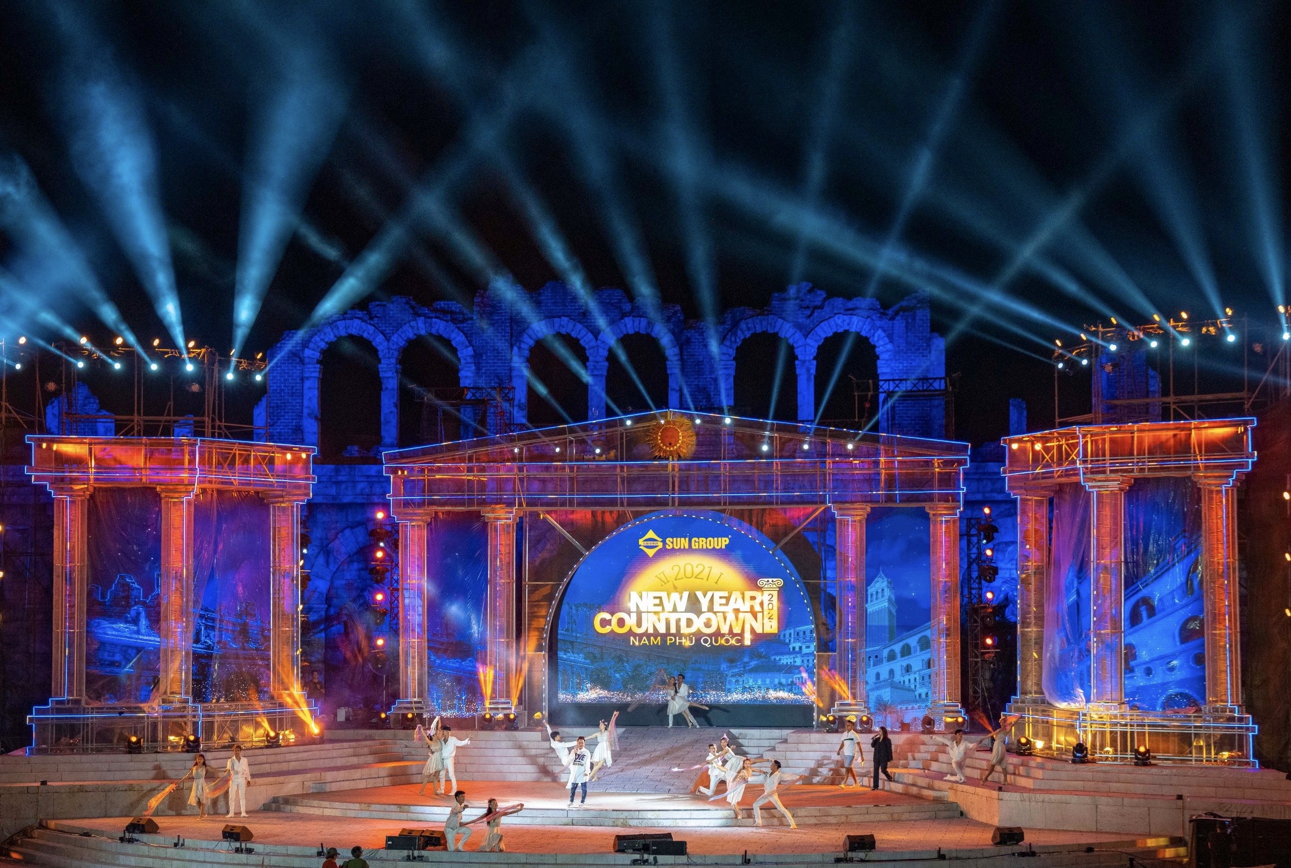 Dem nhac 'Dai tiec cua than Anh sang' tai Phu Quoc hinh anh