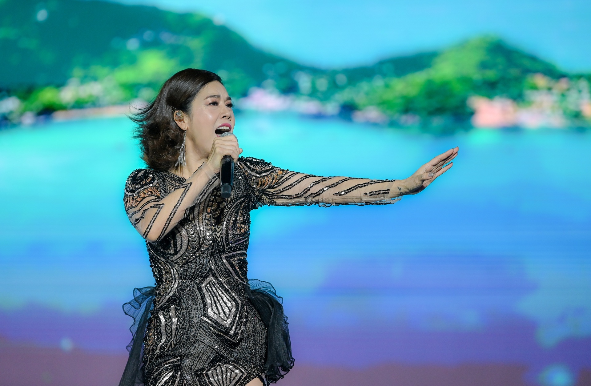 Dai tiec cua than Anh sang anh 7