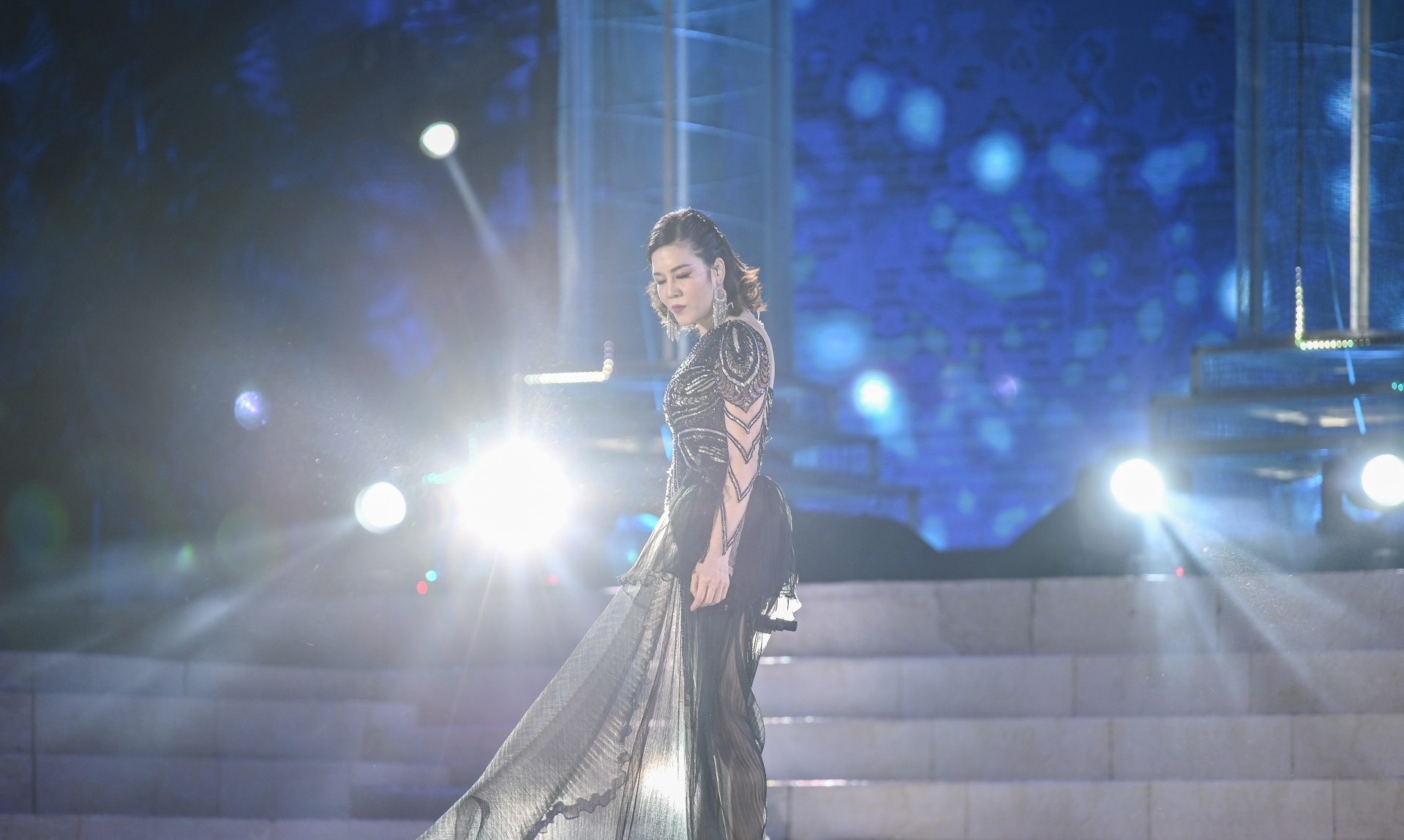 Dai tiec cua than Anh sang anh 8