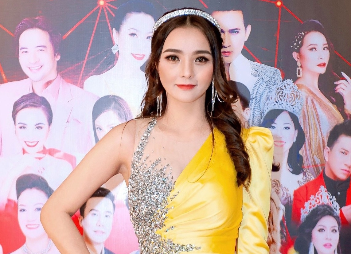 Vi Nhan Ngoc nhan giai 'Nghe si co trai tim nhan ai vi cong dong 2020' hinh anh