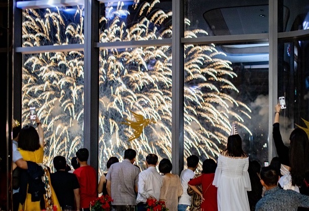 Le hoi phao hoa ruc ro tai da tiec Vinpearl ba mien hinh anh