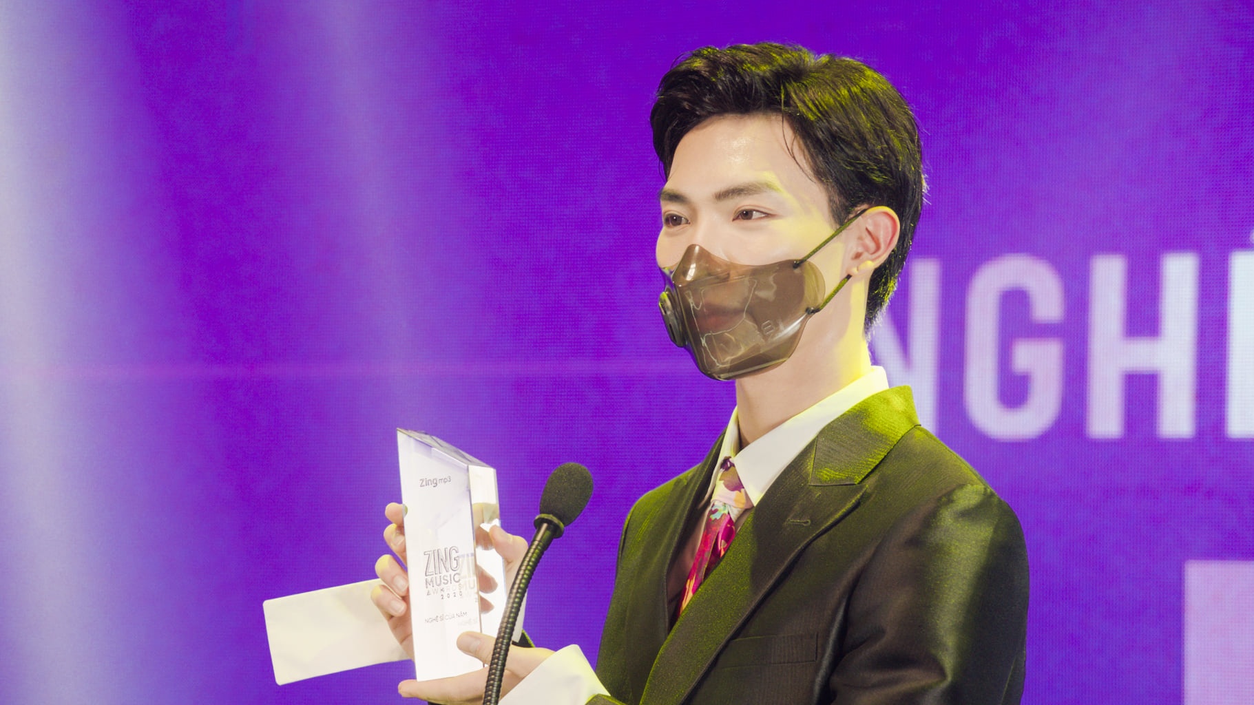 Erik tri an khan gia, thay chua xung dang voi giai Nghe si cua nam hinh anh