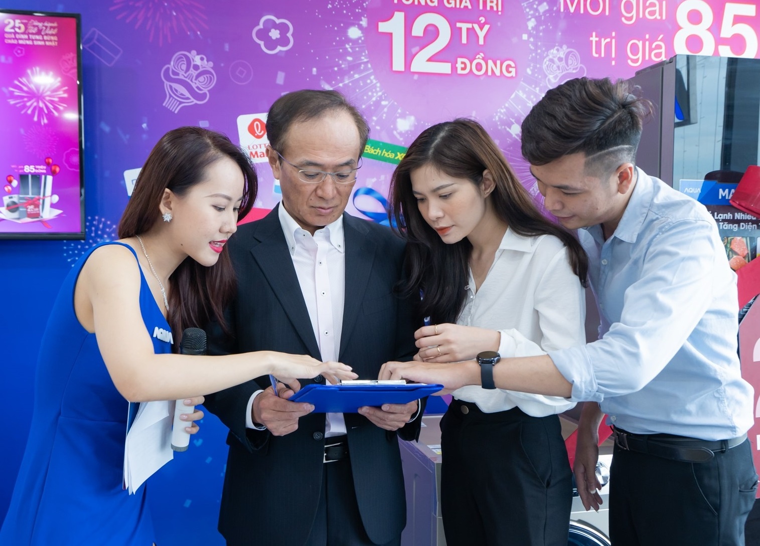 Aqua Viet Nam trao qua gan 450 trieu cho 5 khach hang may man hinh anh