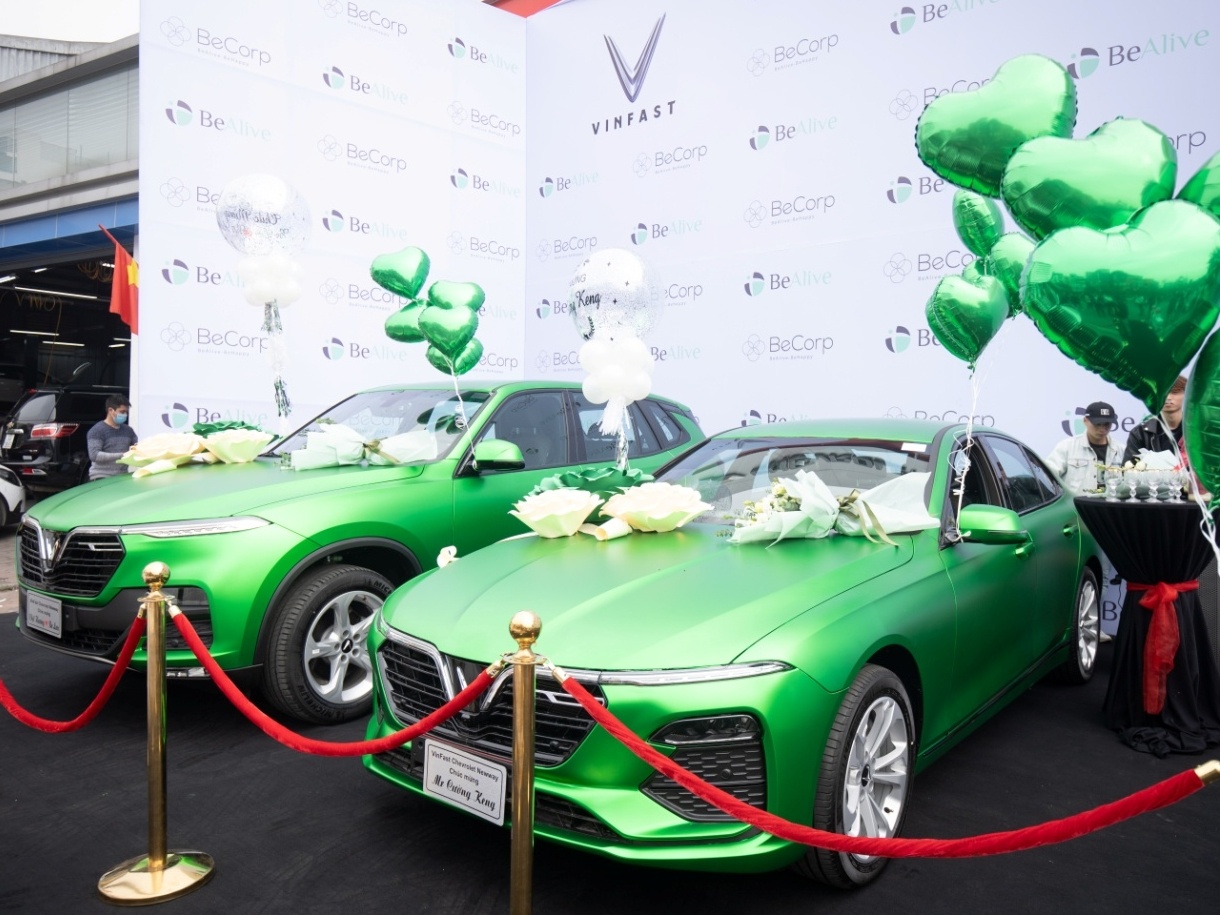 Doanh nghiep thuong Tet bang oto hinh anh