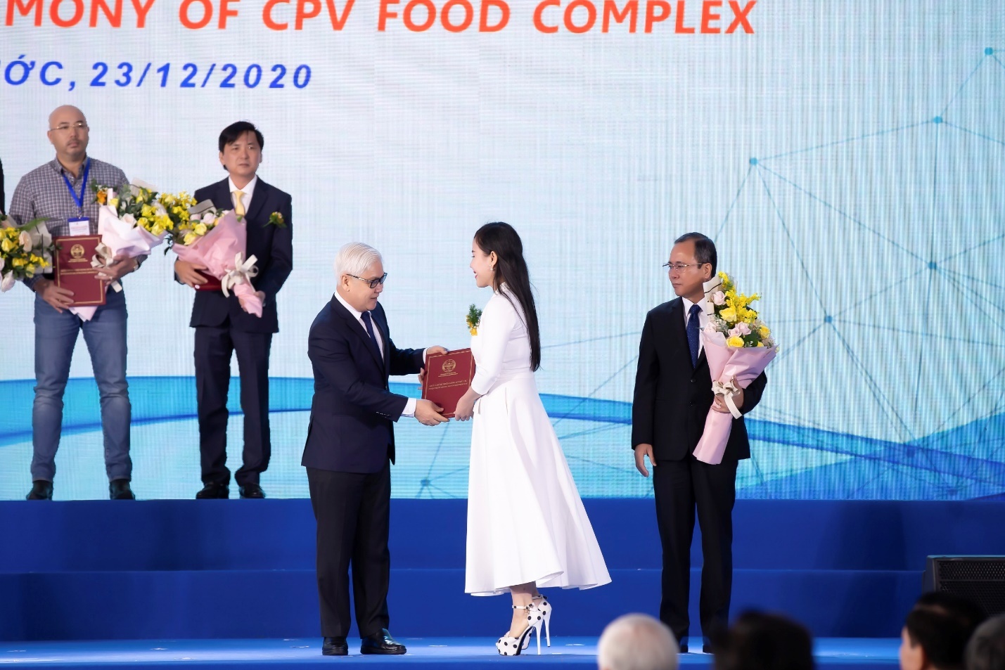 CTCP Gang tay MVS anh 2