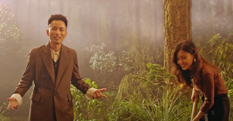 Rhymastic lan dau ket hop cung Suboi trong MV 'Ca ngan loi chuc' hinh anh