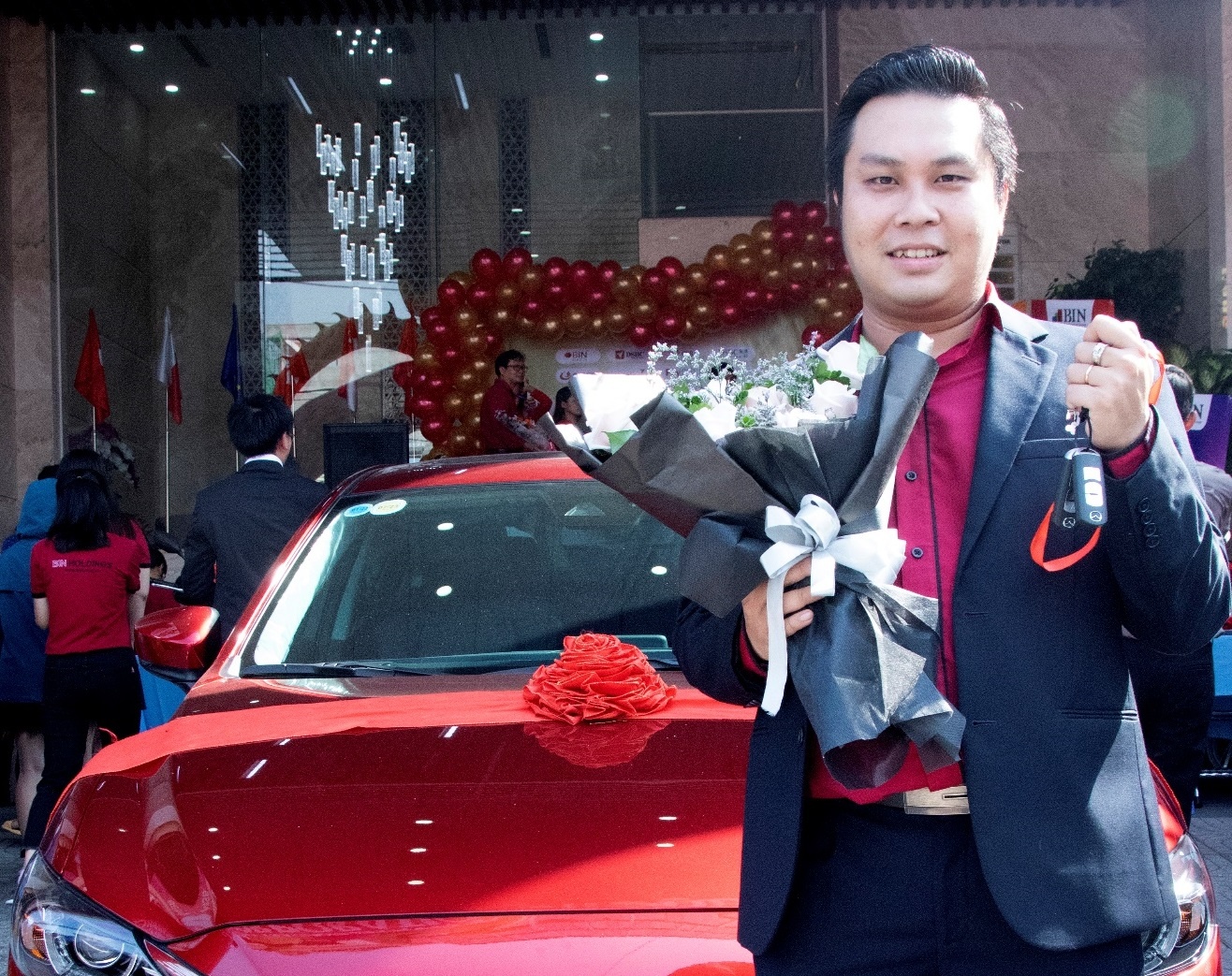 Tap doan BIN Corporation Group thuong Tet bang oto hinh anh