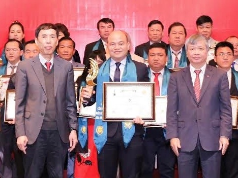 Nha khoa Kim lien tuc gop mat tai cac giai thuong uy tin hinh anh