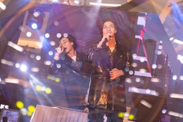 Rapper Gonzo va Yuno Bigboi khuay dong le hoi kem tai TP.HCM hinh anh