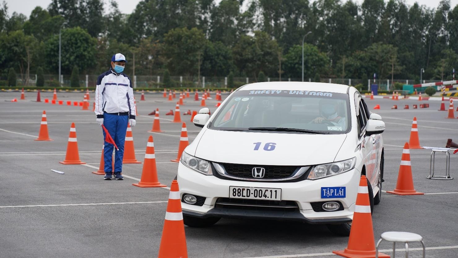 Lai xe an toan anh 4