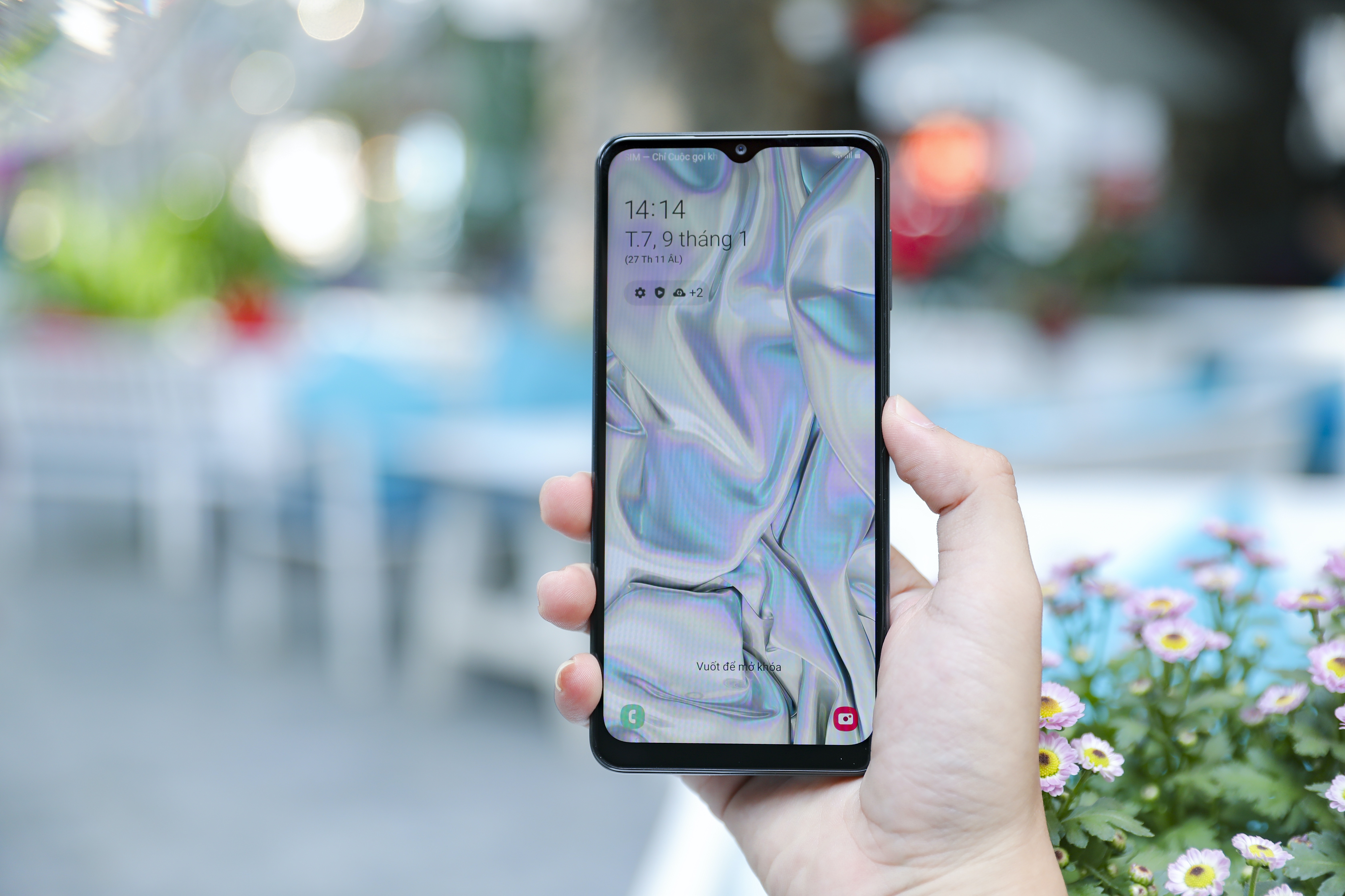 nguoi tre tan huong Tet voi Galaxy A12 anh 2