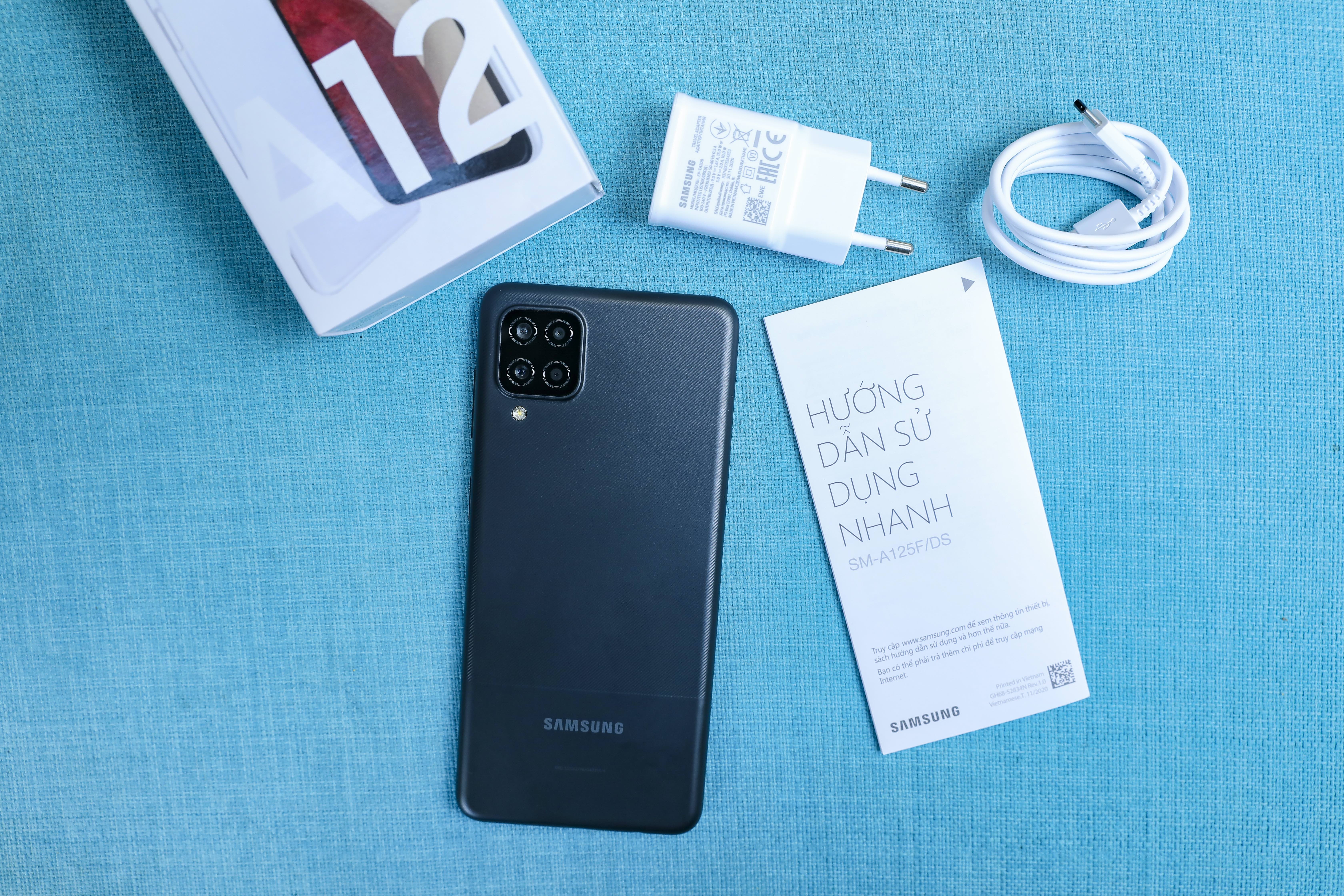 nguoi tre tan huong Tet voi Galaxy A12 anh 3