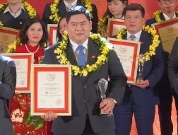 Phuong Trang vao top 5 cong ty van tai, chuyen phat uy tin cua VNR hinh anh