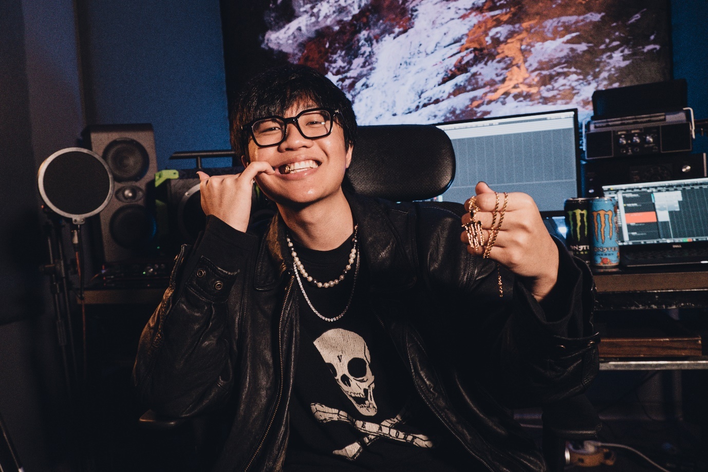 Thuong hieu nuoc tang luc co vu gioi tre song chat nhu vang hinh anh