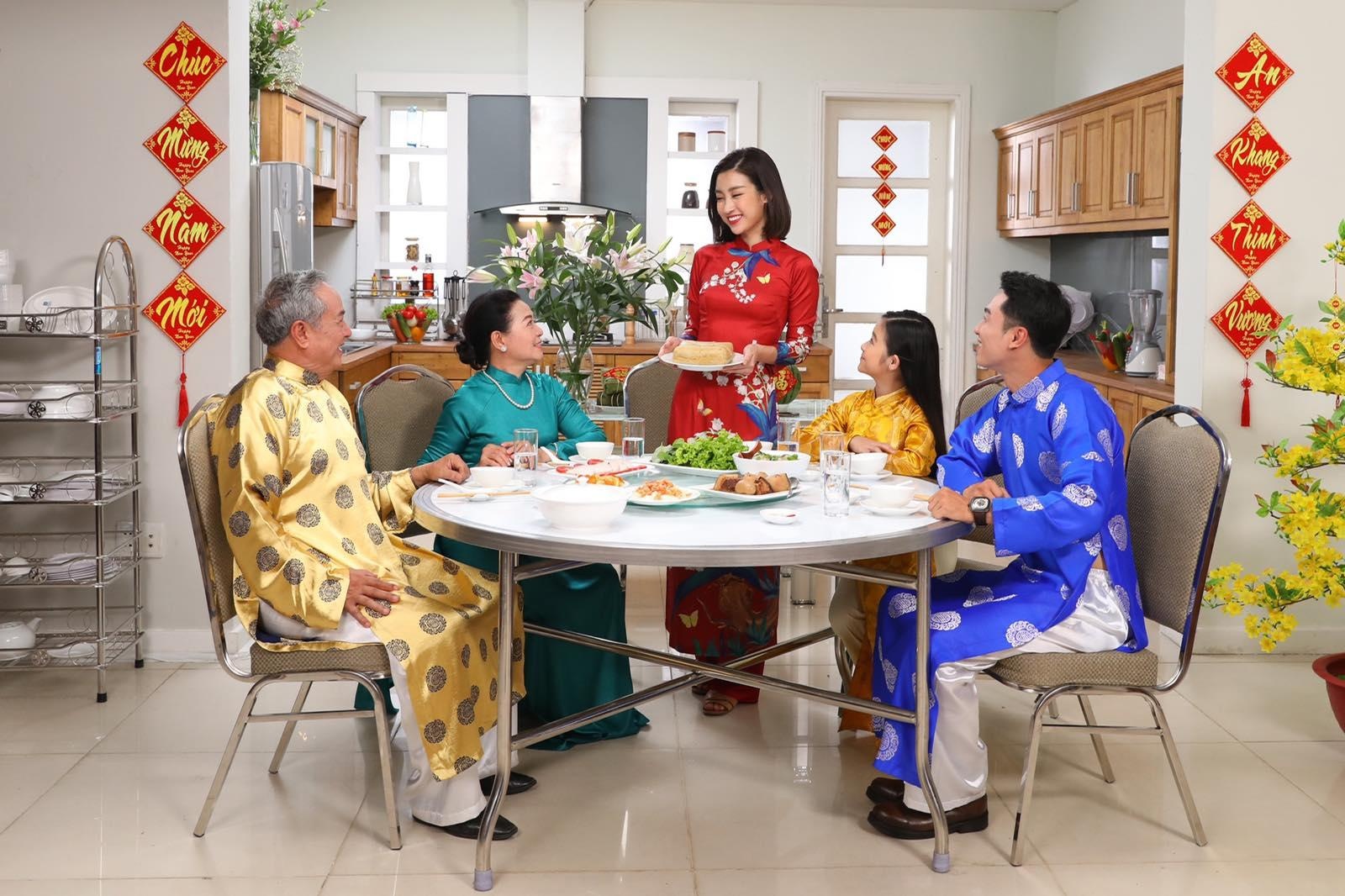 Nhu cau sam noi that inox, nhua dip Tet hinh anh