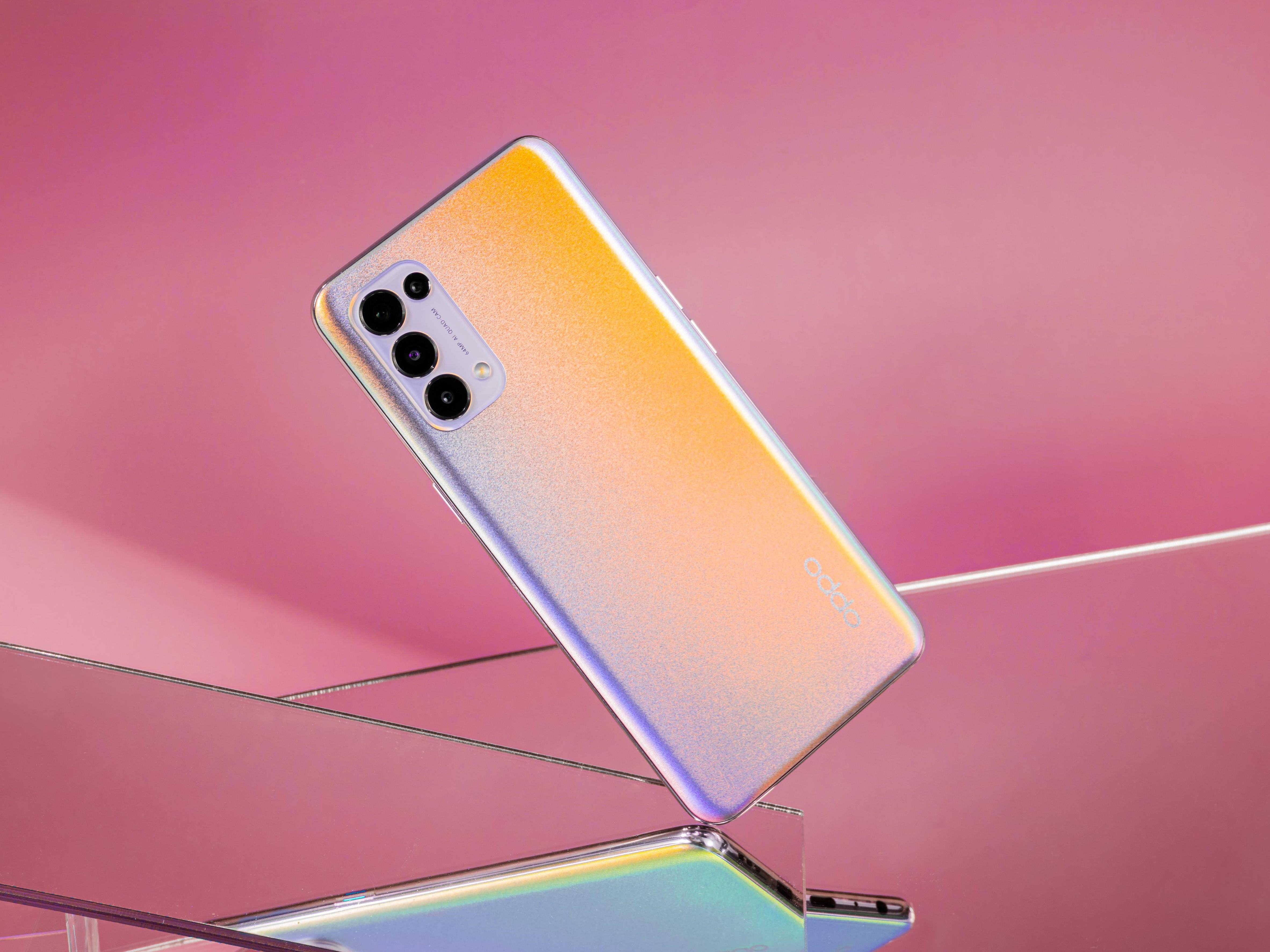 Cu 5 giay co mot chiec Oppo Reno5 ban ra thi truong hinh anh