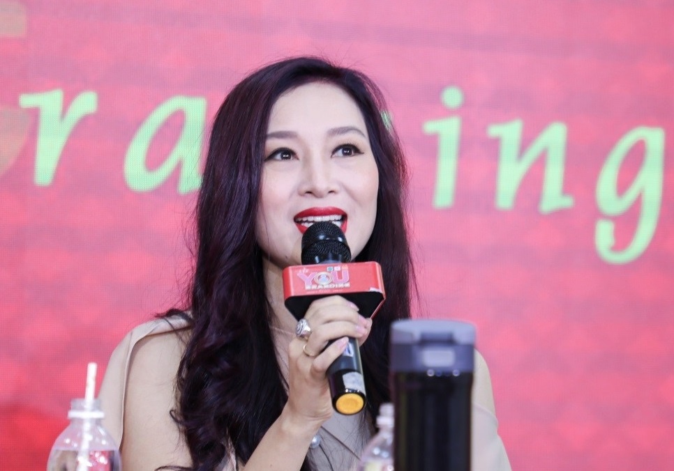 Sinh vien UEF hoc cach xay dung thuong hieu ca nhan cung chuyen gia hinh anh