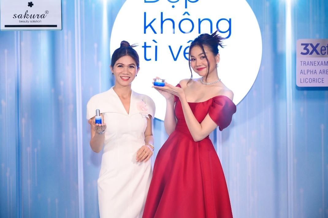 Thanh Hang dien vay do noi bat tai su kien hinh anh