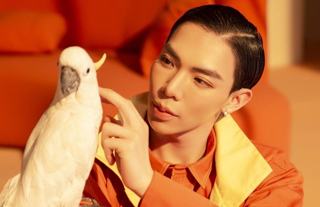 Sau thang lon o ZMA 2020, Erik gay an tuong voi ca khuc moi hinh anh