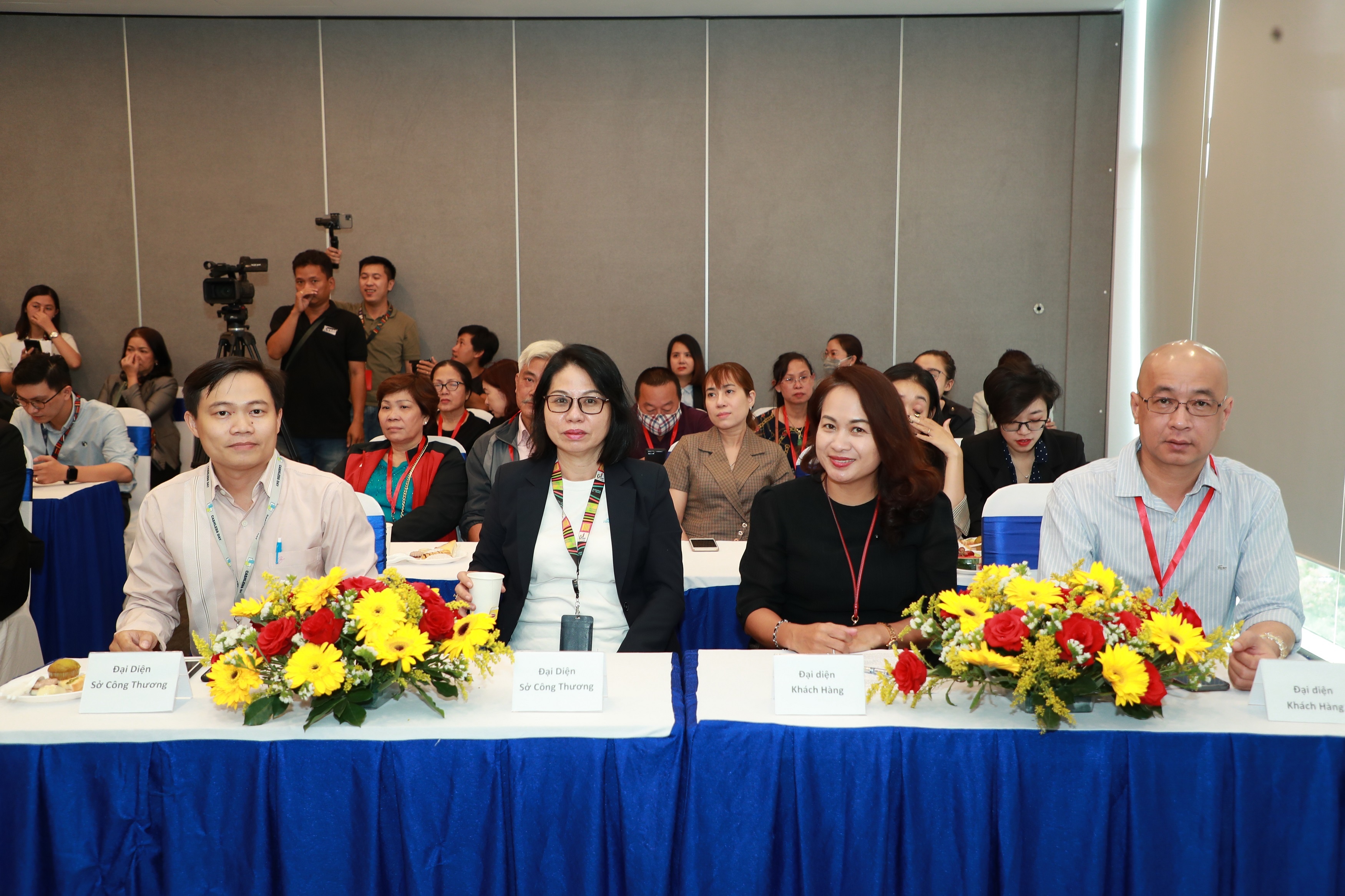 Trao nhieu vi yeu thuong anh 1