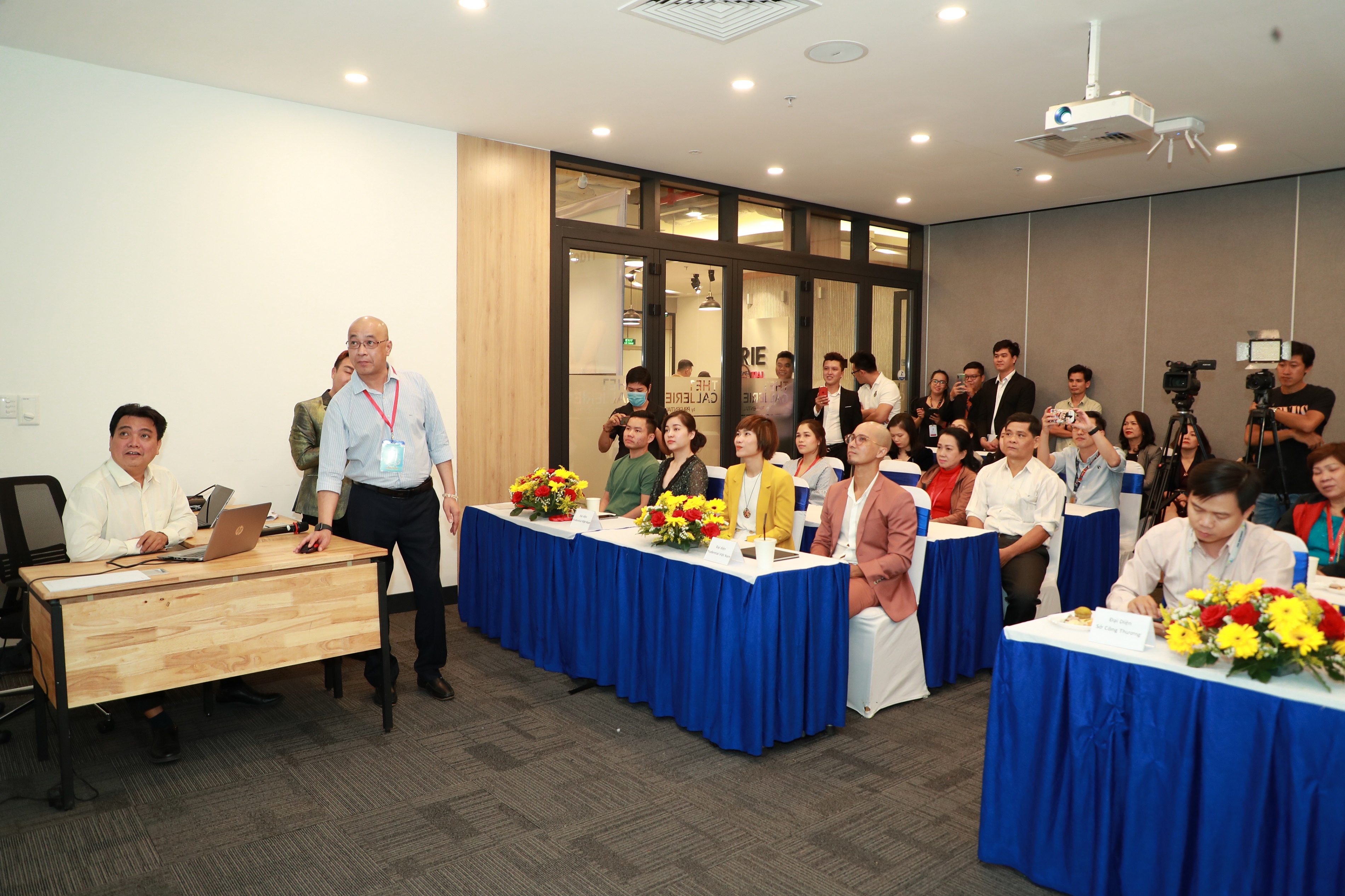 Trao nhieu vi yeu thuong anh 2